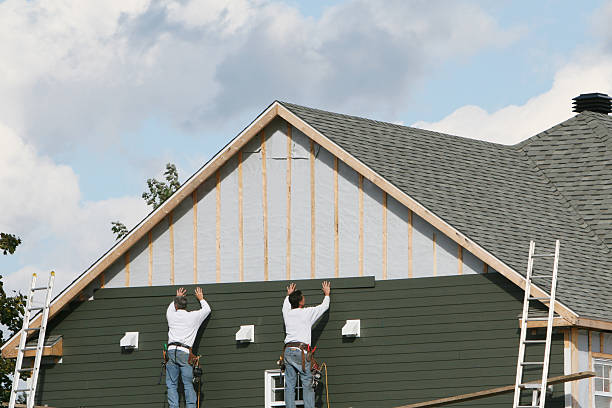 Professional Vinyl Siding technician working in Cologne, MN